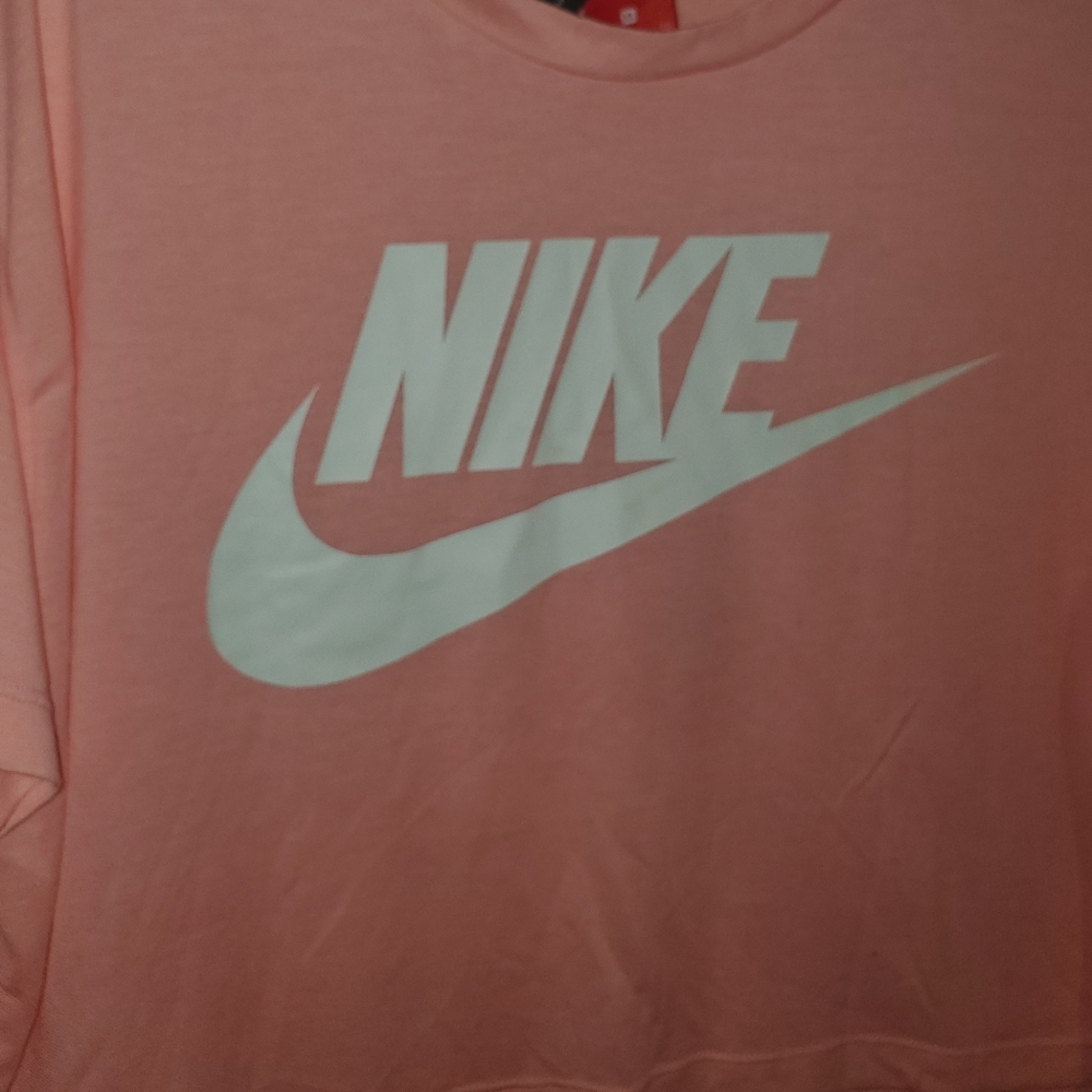 Nike Crop - Picture 3 of 3